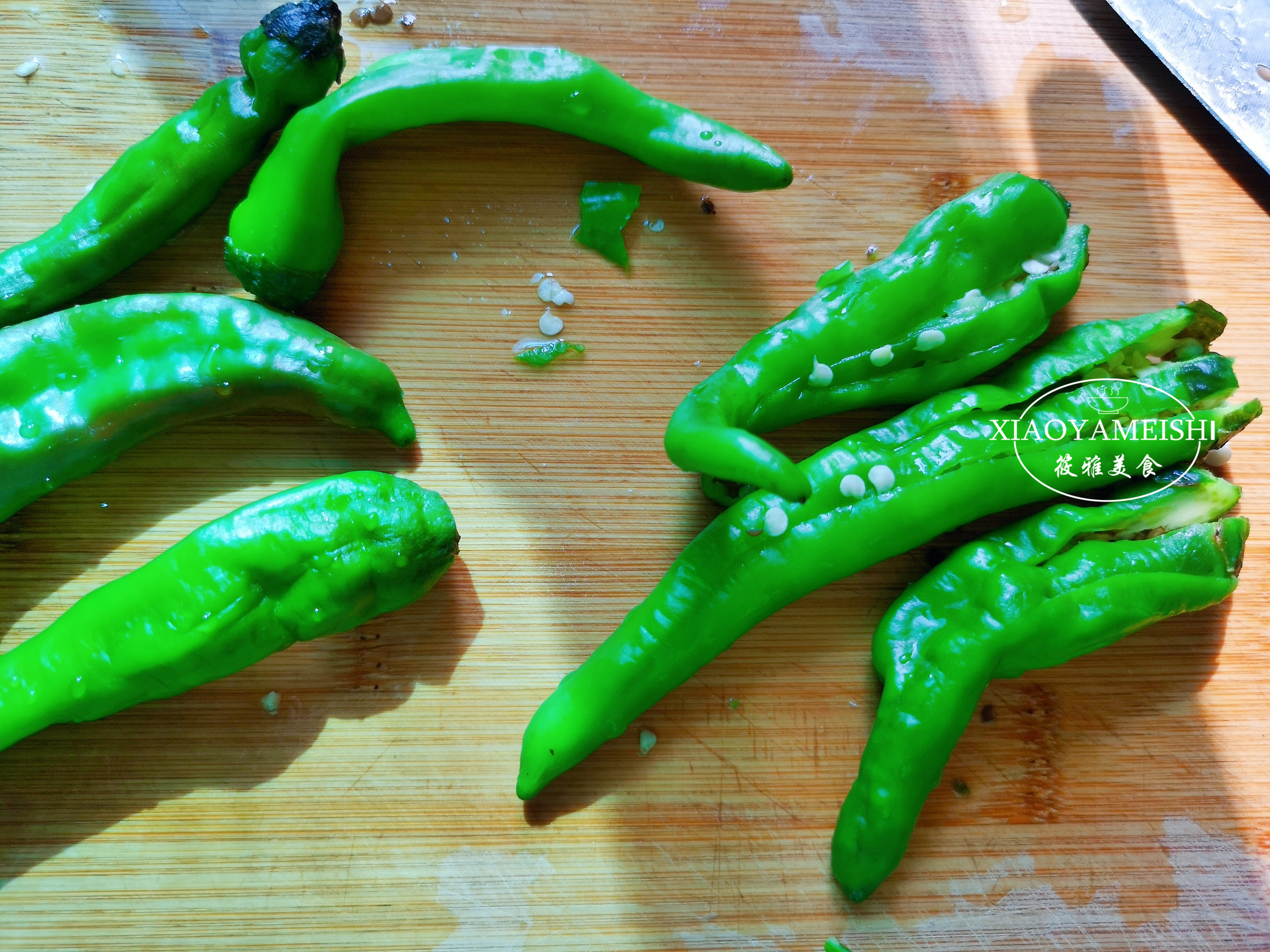 The chilli peppers are simple, crispy, spicy and unique. Even the picky girls love it.