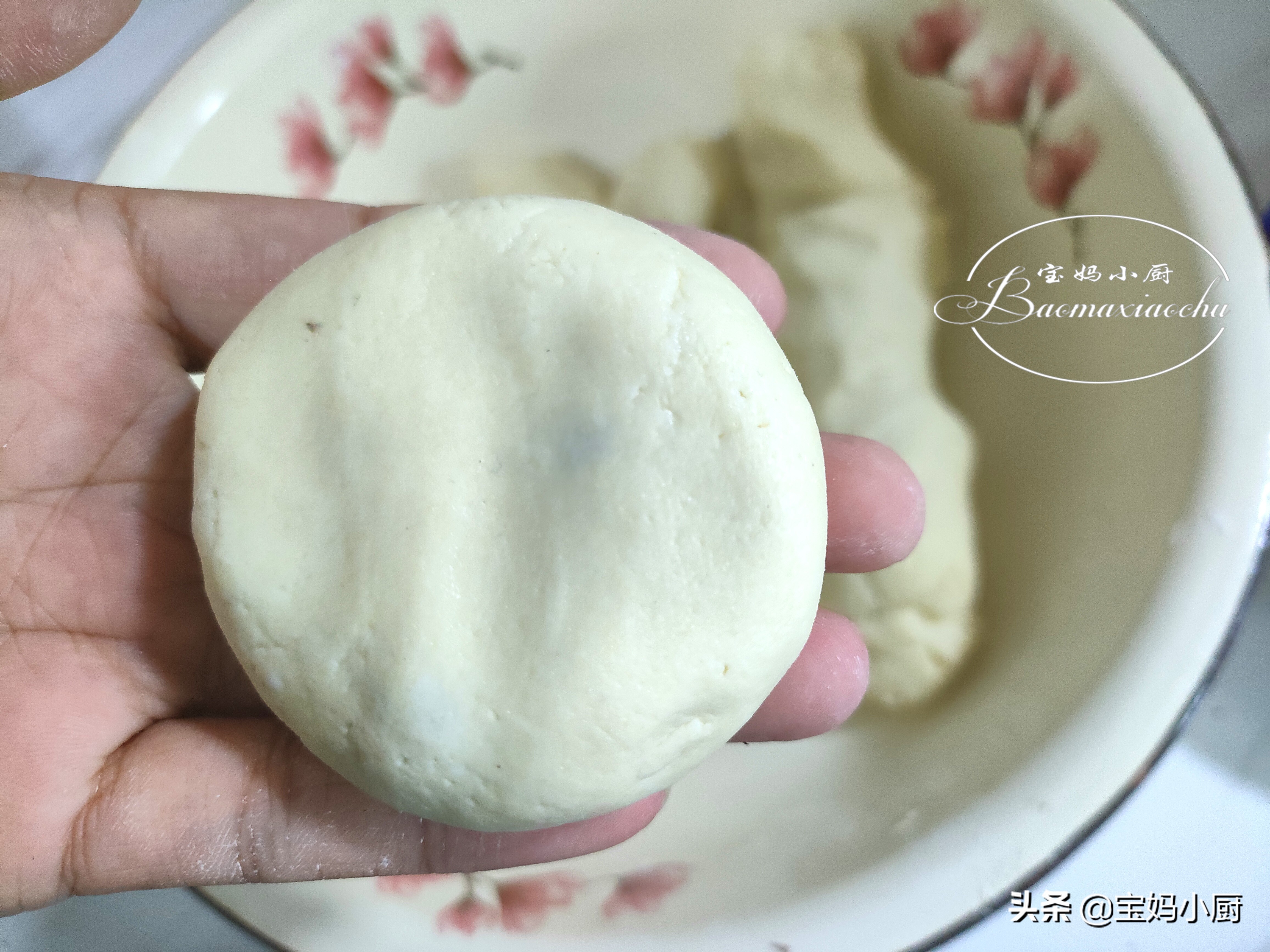 玉米面和它一起烙饼，软软糯糯的还好吃，做法简单，营养补得足足