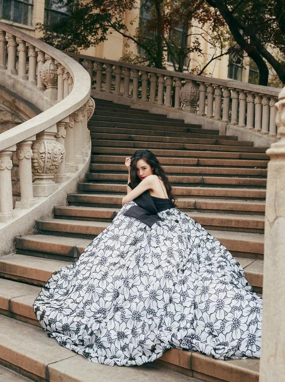 人间尤物张雨绮，怎么把10w的迪奥穿成3块8包邮的