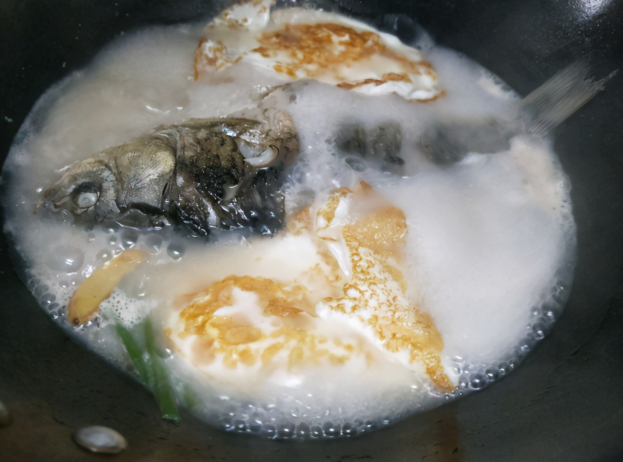 图片[4]-炖鱼汤如何能没腥味 牢记“2加2不加”-起舞食谱网