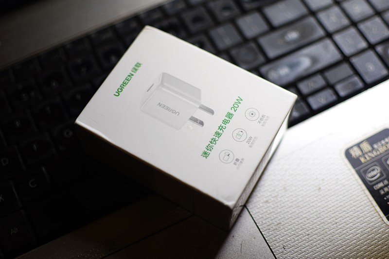 小体积大能量高速度 绿联小金刚PD20w快充充电器