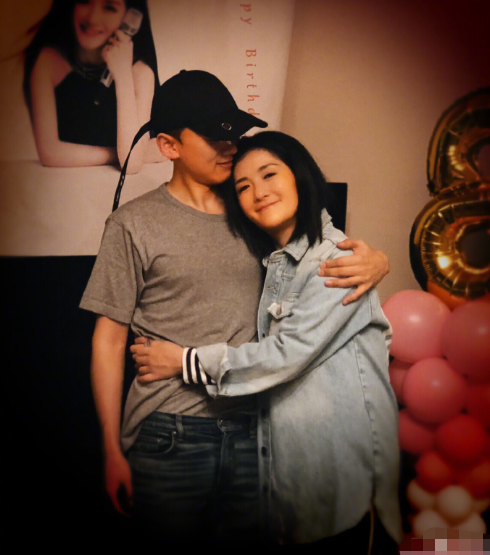 謝娜慶雙胞胎滿3歲，孕期不忘為女兒舉辦節目，跳跳俏俏近照超萌