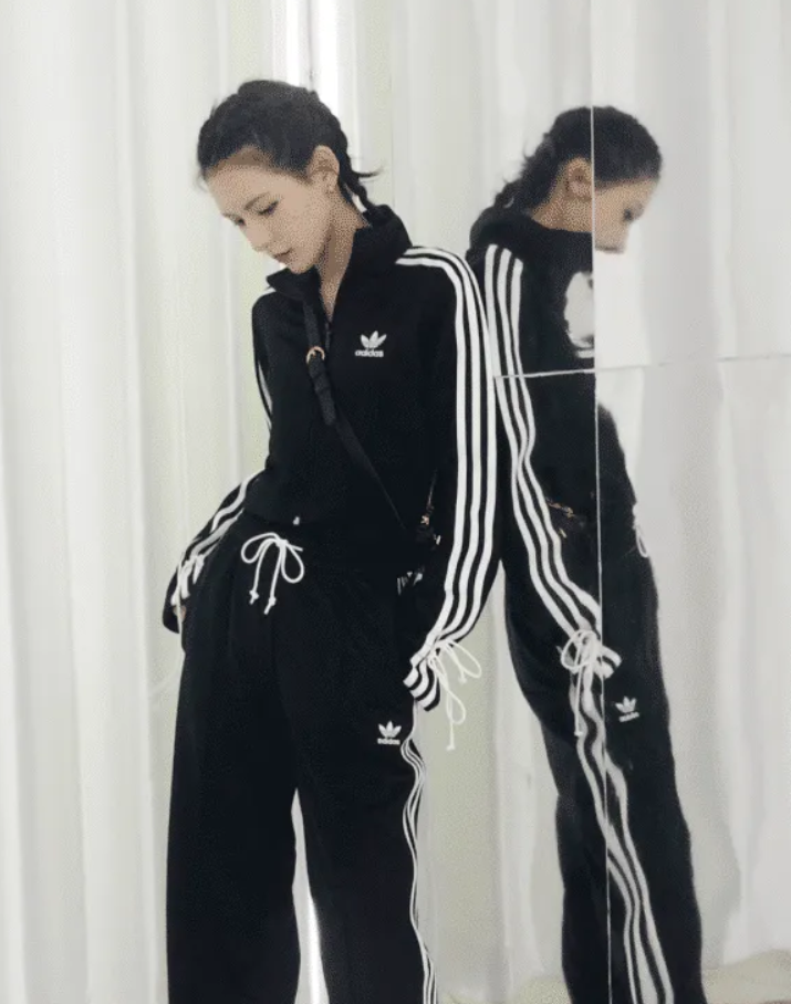 王思聪最美的前任女友，号称"绝世腰精"，这小腰比我大腿都细