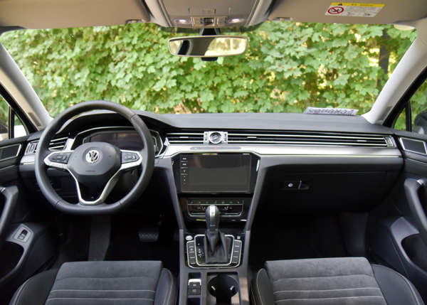 更加年轻的迈腾，又大又靓，是你喜欢的车么