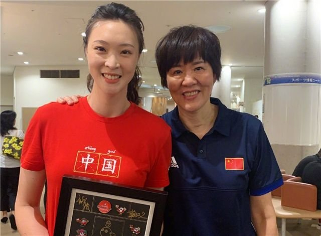 Champion of women's volleyball Olympic Games is a firm person! Husband takes her to unplug 4 wisdom tooth, groan 3 days of faces are done not have swollen