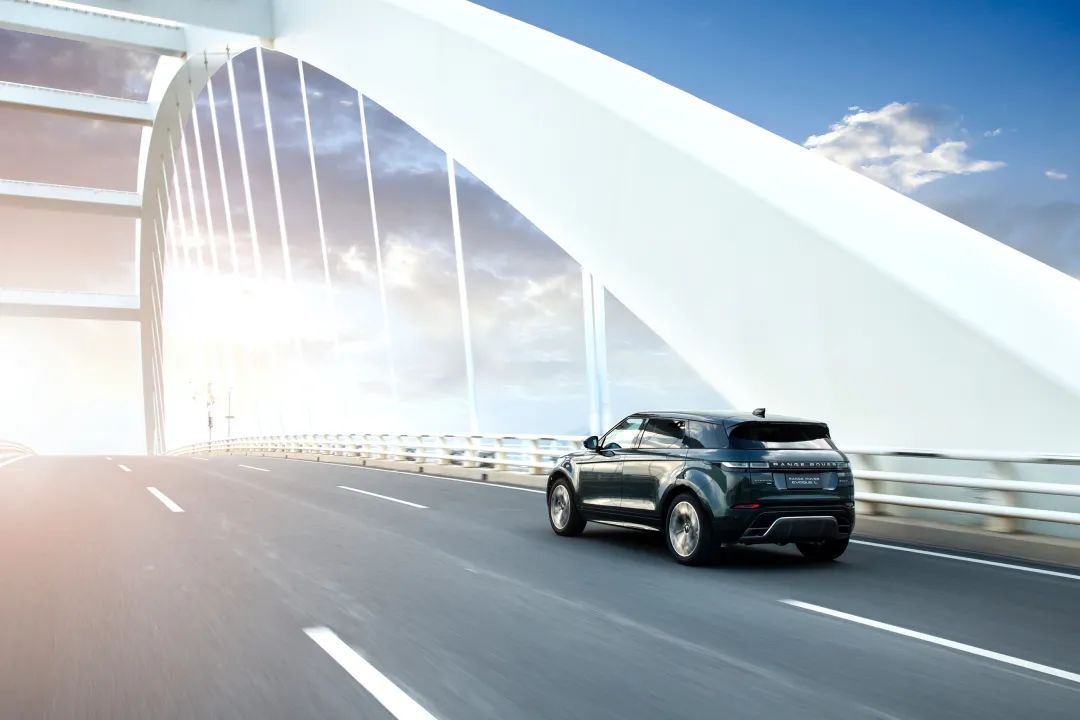 30多万就能买加长轴距的路虎，比GLC、X3、Q5L更有面儿