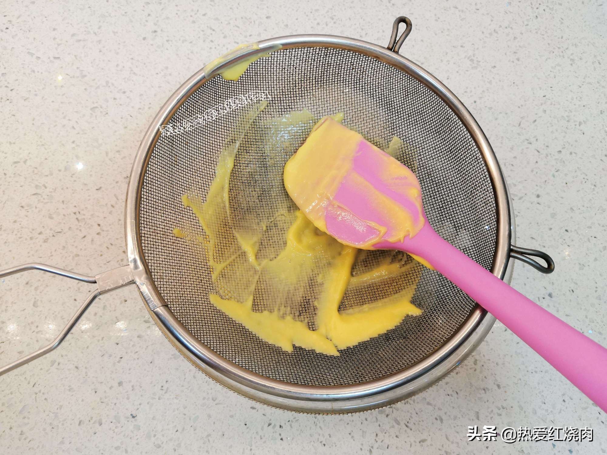 這蛋糕口感濕潤吃著不噎人，做了四次終於成功了，心得體​​會告訴你