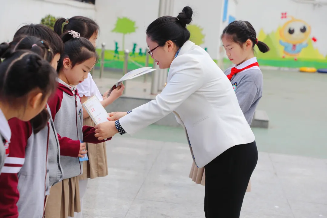 科技逐梦，创想未来——天府新区华中附小首届科技节闭幕式