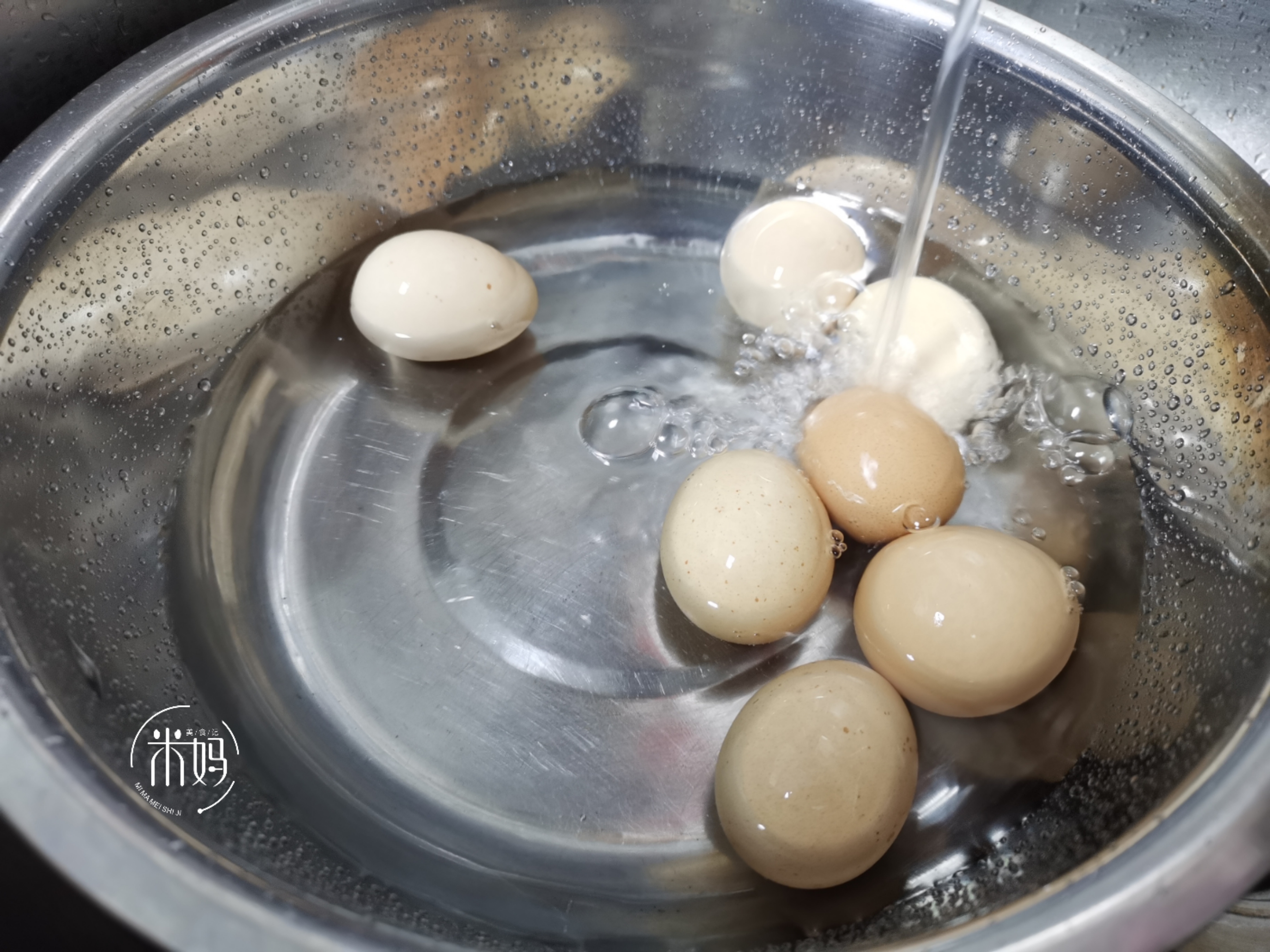 图片[3]-水煮鸡蛋做法步骤图 壳一剥就掉光滑又香嫩-起舞食谱网