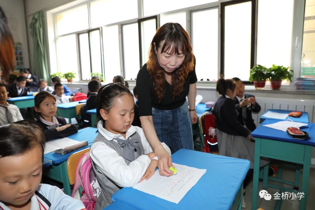 奋进新时代 筑梦新征程——双流区金桥小学举行一年级队前考核