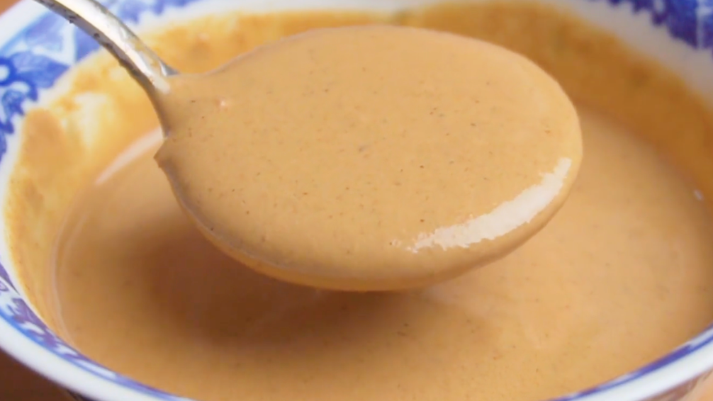 調芝麻醬時，不要馬上加水調，大廚教你一招，細膩爽滑吃起來更香