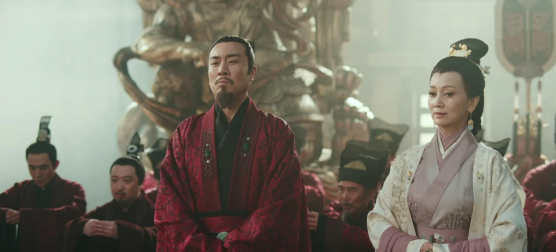 心疼49岁于和伟，与67岁赵雅芝演夫妻，哄着41岁