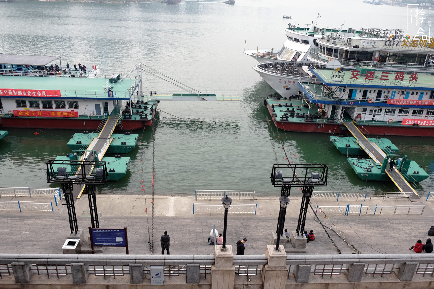 重庆轮渡：满足本地人的通勤需求，升级后变成游客的打卡地