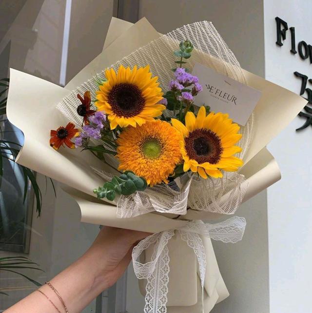 最新结婚祝福语：最美的你，最好的他，永结同心，新婚快乐