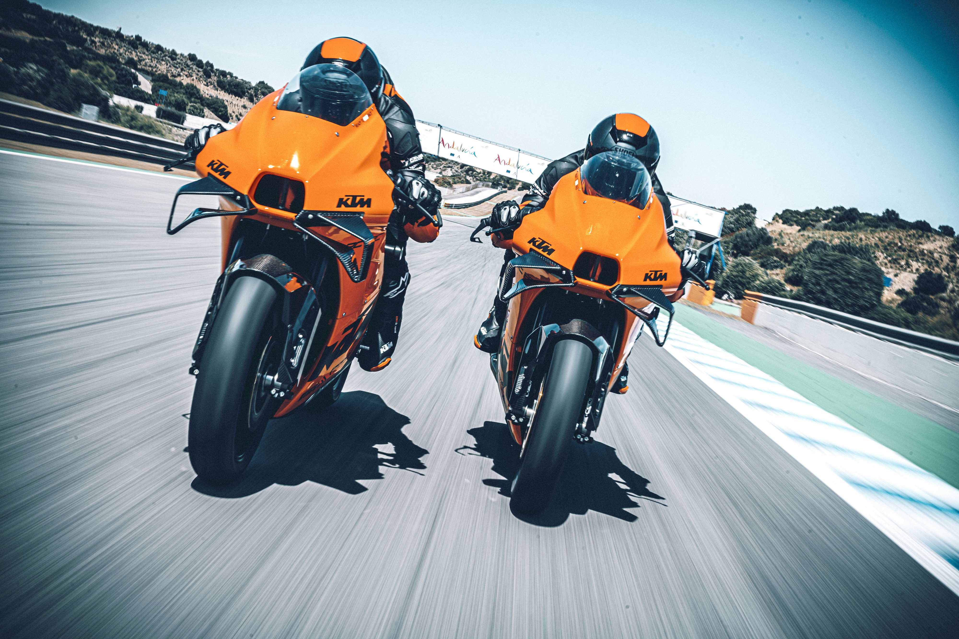 KTM RC8C track close-up - iNEWS
