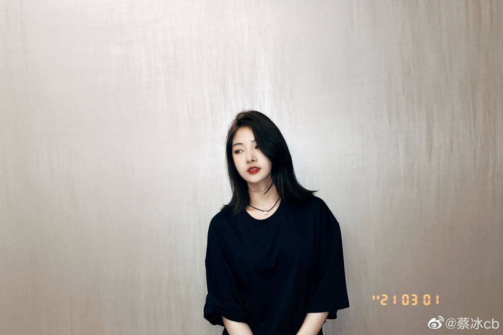 我敢预言，这个外表冷艳的北京女孩将会是内娱