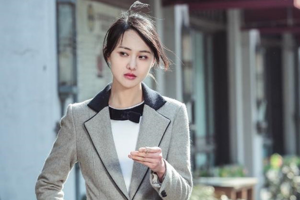 郑爽被封杀后又发文，很多忠粉点赞支持，猜想