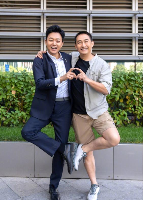 49-year-old Huang Lei changed a lot after being thin - iNEWS