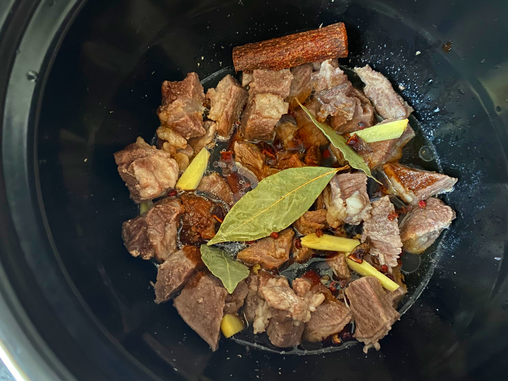 牛肉怎样炖更好吃？大厨教你3个小技巧，软烂鲜香，好吃没有腥味