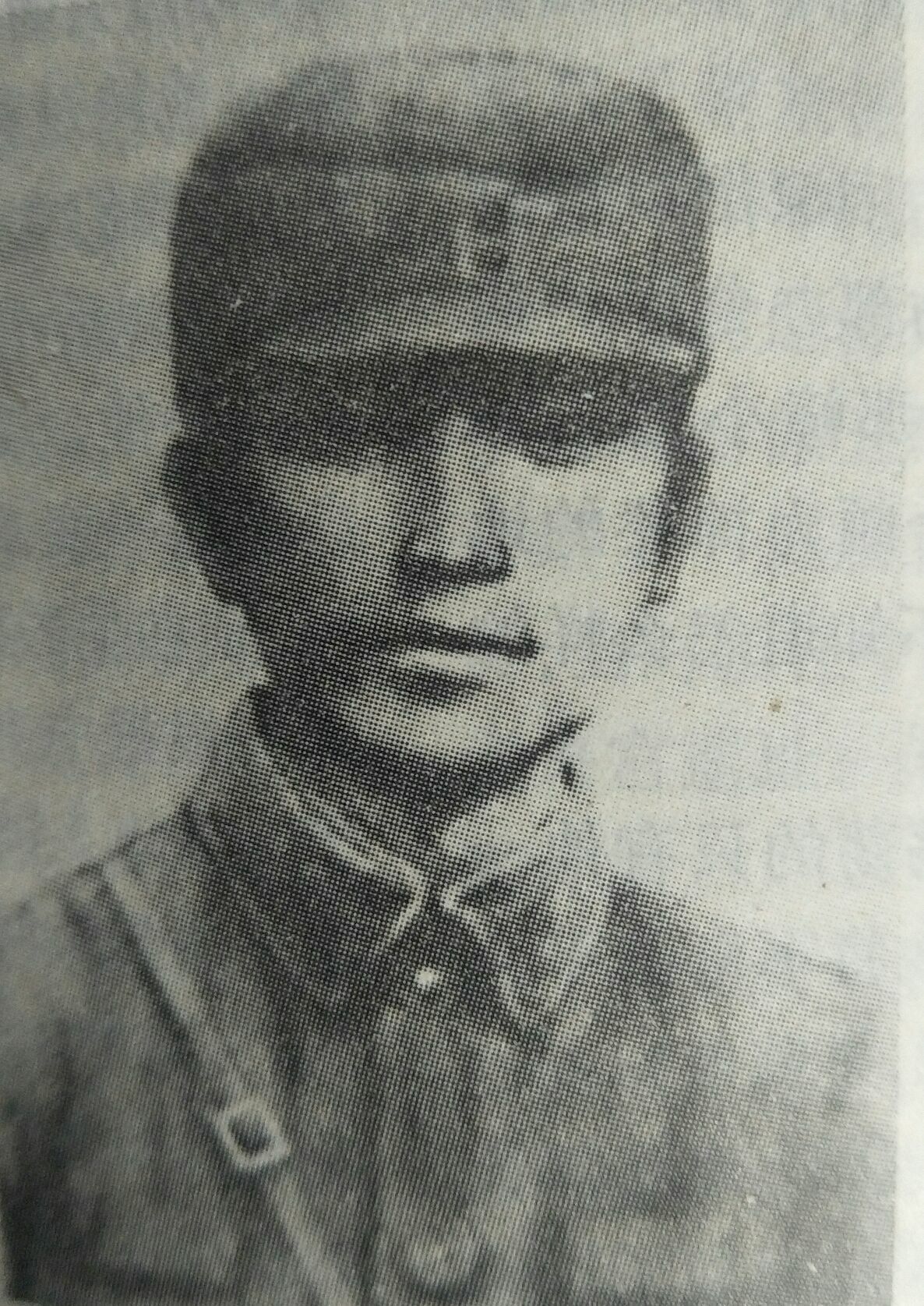 年轻的八路军诗人，智勇双全的武工队长，重围下，他拉响了手榴弹