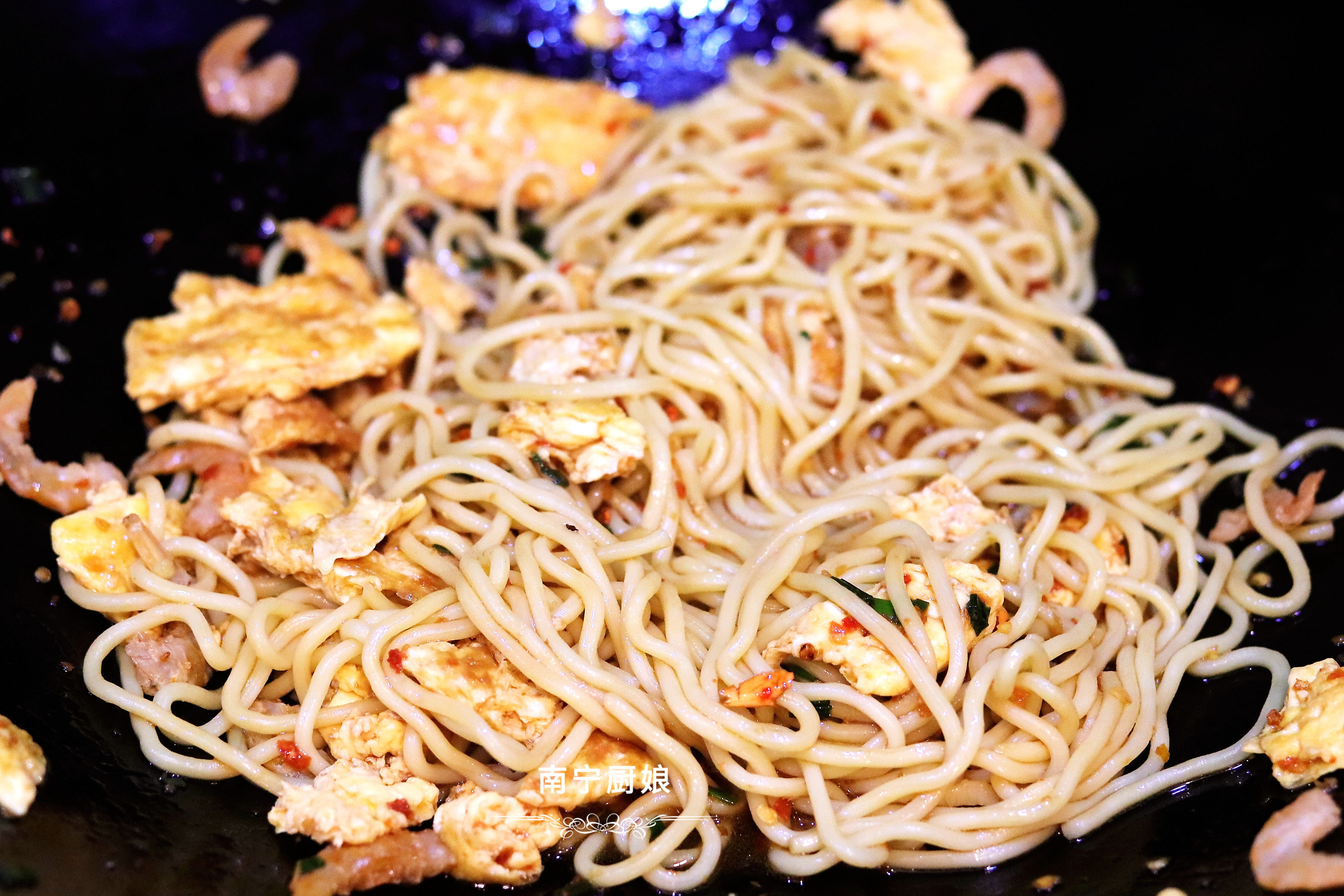 做炒麵很多人第一步就做錯了，難怪不好吃，酒店大廚教你正確做法