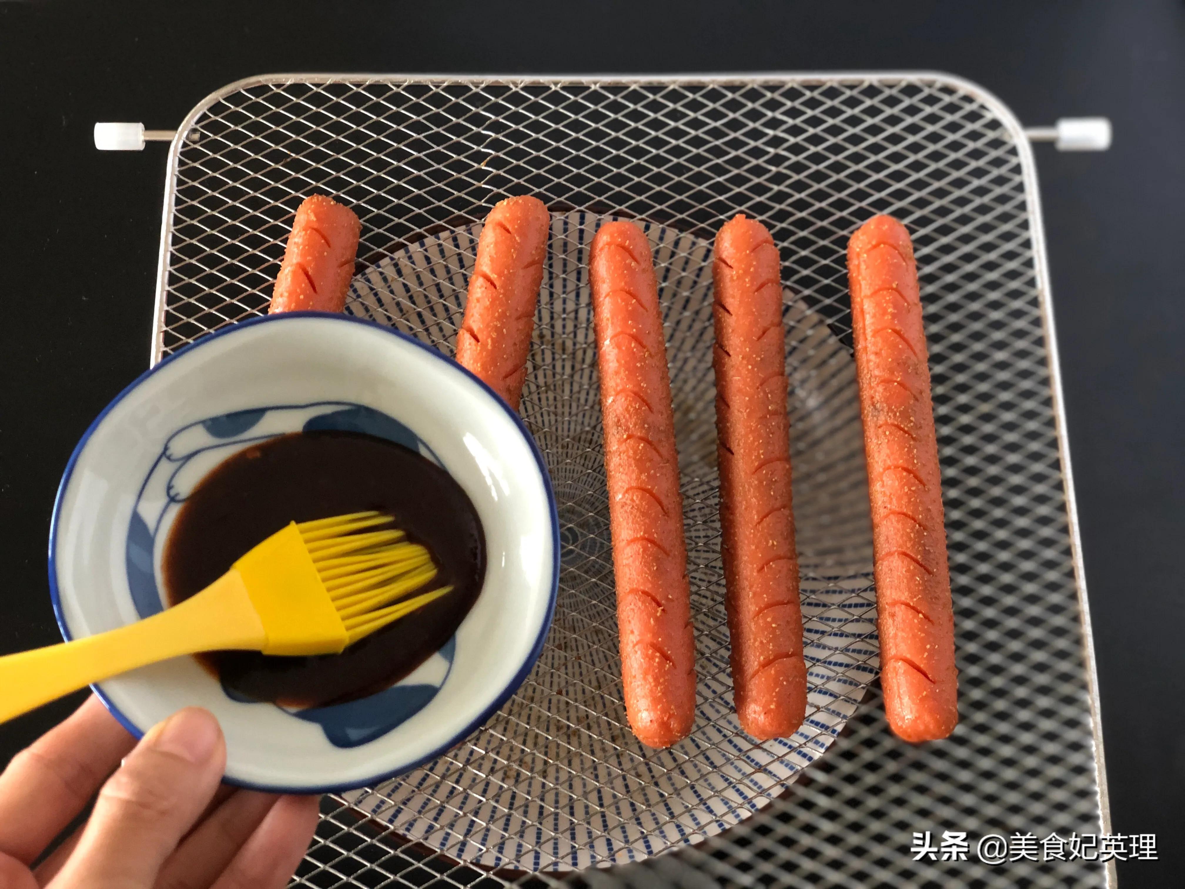 火腿肠简单加工，秒变大排档明星！外脆里香巨好吃！还原儿时味道