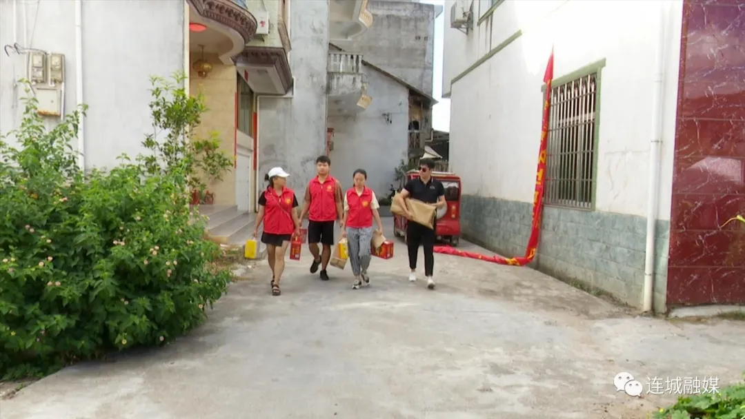 县民政局组织开展志愿者服务活动