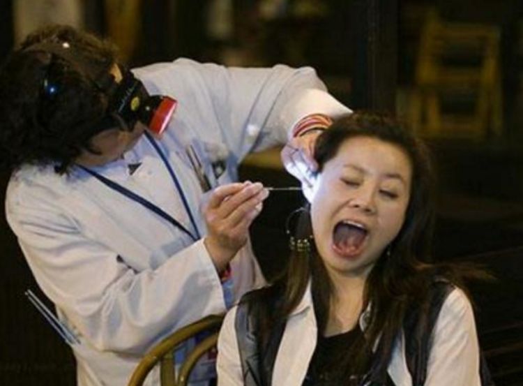 有时候觉得耳朵有异物却掏不出东西？医生悄悄