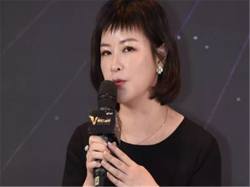 ​《乘风破浪的姐姐》播出后，杜华被网友diss，