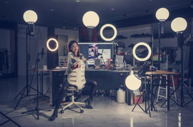 社群内容的积累以及从内容到可变现的“商品”的质变过程