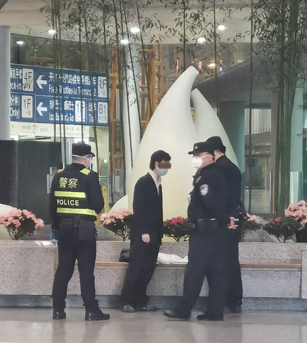 纠缠|被男子拉头发纠缠欧阳娜娜报平安 追星还请理智