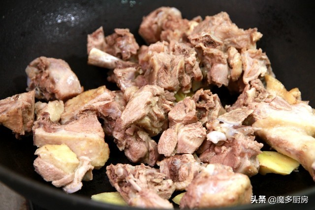 Buy 2 duck legs for 9 yuan, cook a plate of beer duck, no oil and less seasoning, simple and easy to make, good nutrition