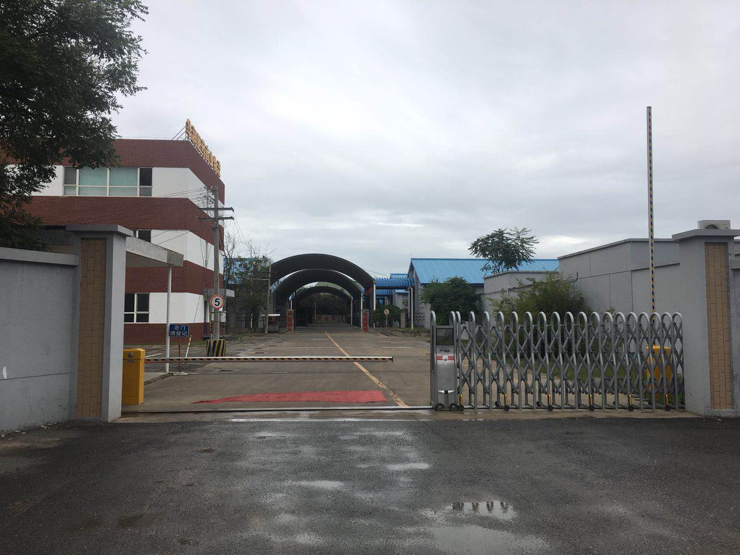 卡车人调查：卡车人困在“系统”里？走进华润医药物流园找答案