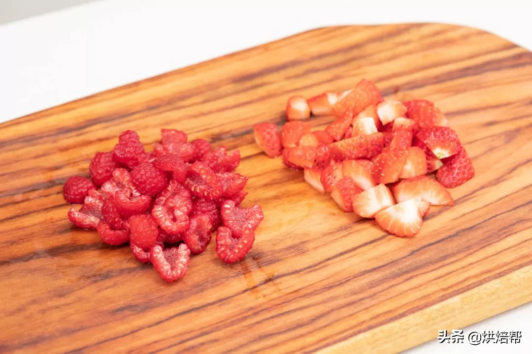 Acid is sweet goluptious, play a tooth juicily, ate strawberry milk is small, this spring did not pass in vain