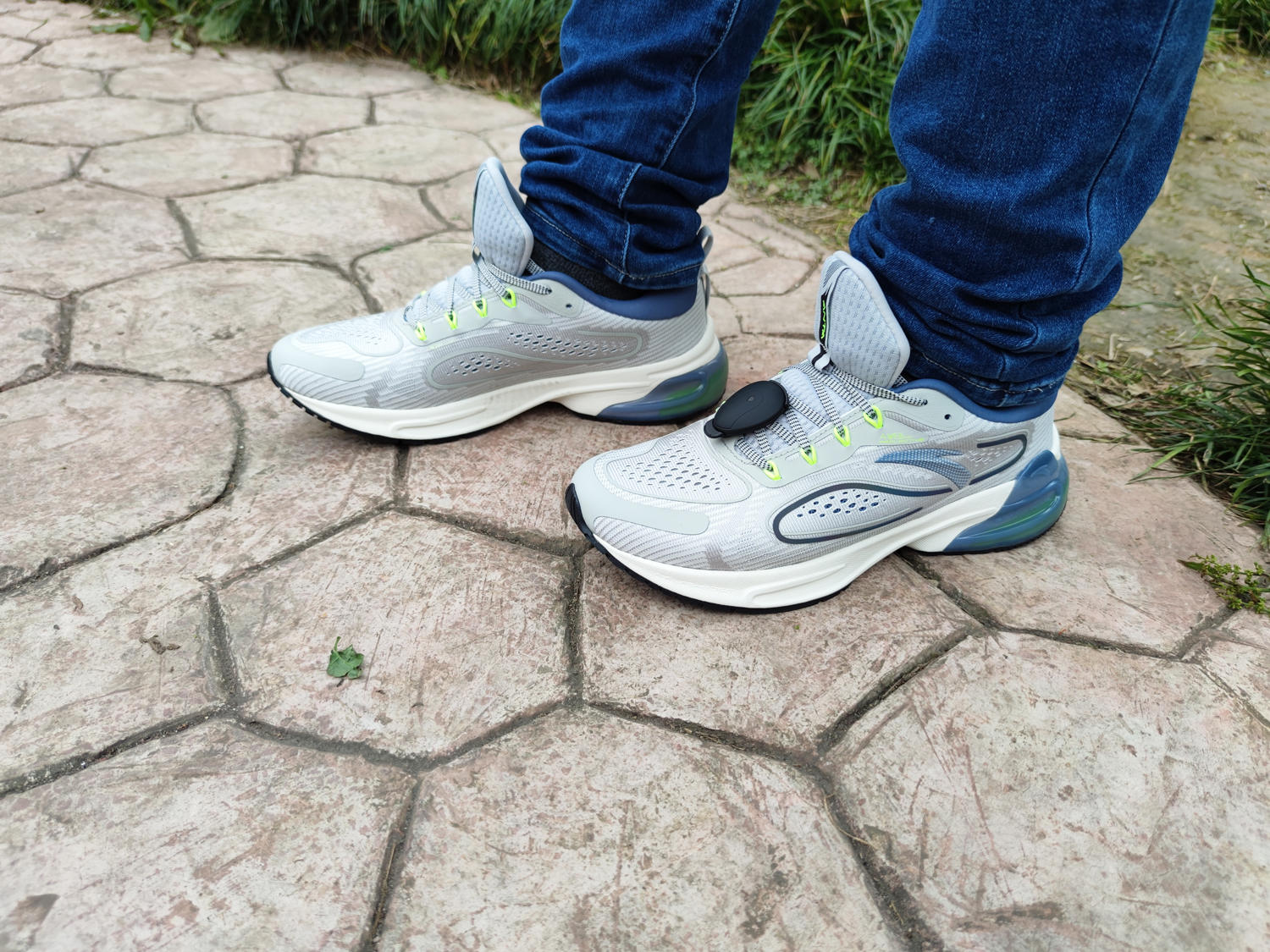 吸震黑科技，咕咚携手安踏打造智能跑鞋，安全着陆每一步