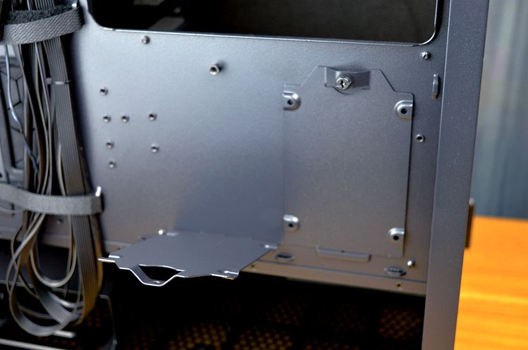 侧透机箱是主流？光污染更伤眼，Tt挑战者H8静音机箱体验