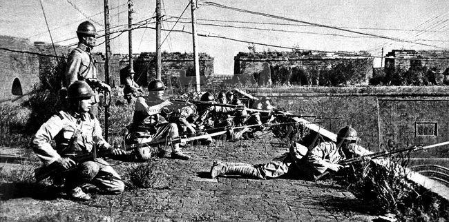 蒋介石的1931：以退为进压制反对派，却让日本占领了东三省