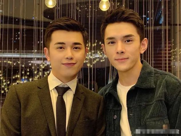 李佳琦和小助理再次同框：他们的故事，让我看