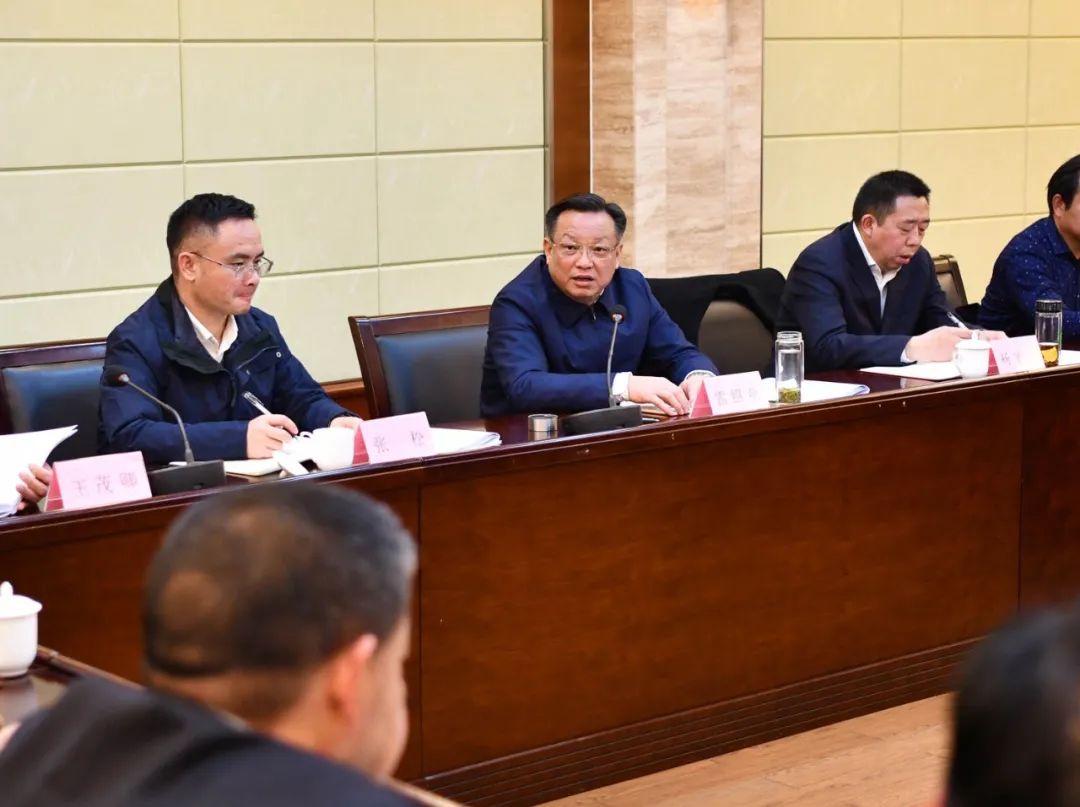 市人民政府就《政府工作报告》征求市人大常委会及部分人大代表意见雷绍业到会听取意见