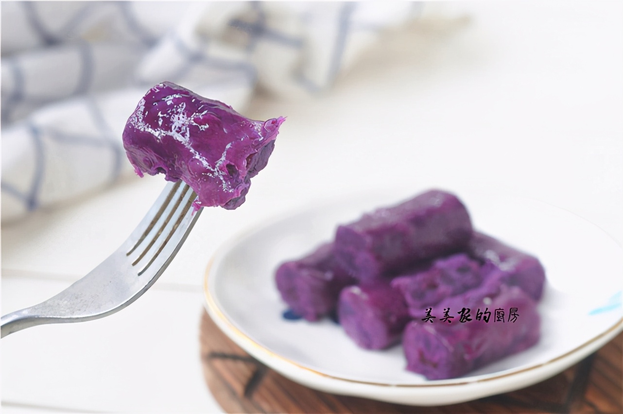 不用麵粉做早餐，比饅頭簡單多了，粉裡一滾上鍋一蒸，柔軟噴香