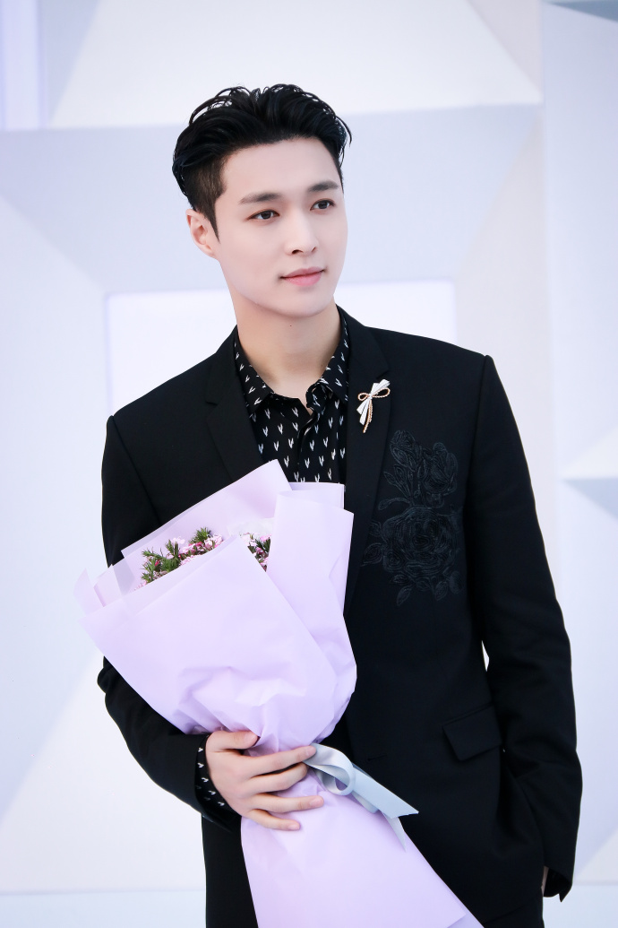 Zhang Yi promotes birthday to send long article cherish to be thankful, oneself open a firm, the boss evaluates him to will become China the first