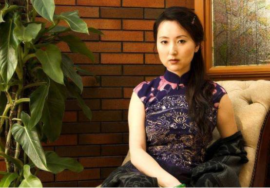 最经典林黛玉，21岁一夜爆红，是过亿富婆，患癌后皈依佛门