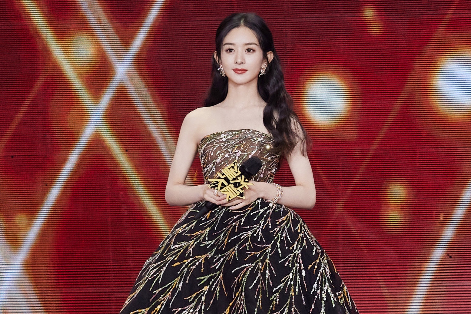 Starlight admires a few to jubilate greatly a few anxious, foreign vermicelli made from bean starch of Yang Zi poplar rips atelier, division of Yang Mi modelling is scolded