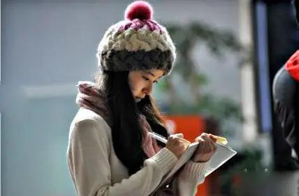 27岁章泽天500亿身价的朋友圈，除了世界首富还有