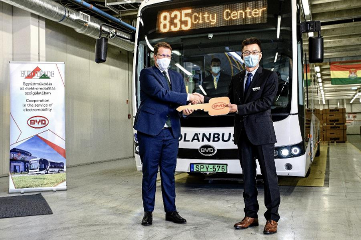 匈外长见证！比亚迪交付首台跨国运营纯电动巴士