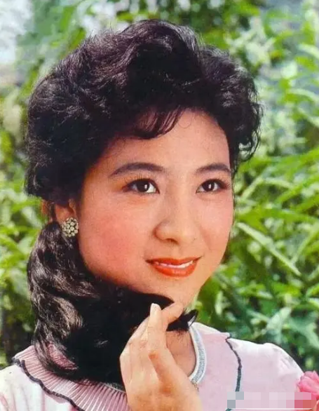 “80年代红星”王馥荔：丈夫为娶她被开除，儿子王骁也成实力派