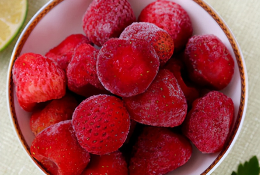 夏季天热，这4种水果“最适合”放冰箱冷冻，冰爽美味，好吃过瘾