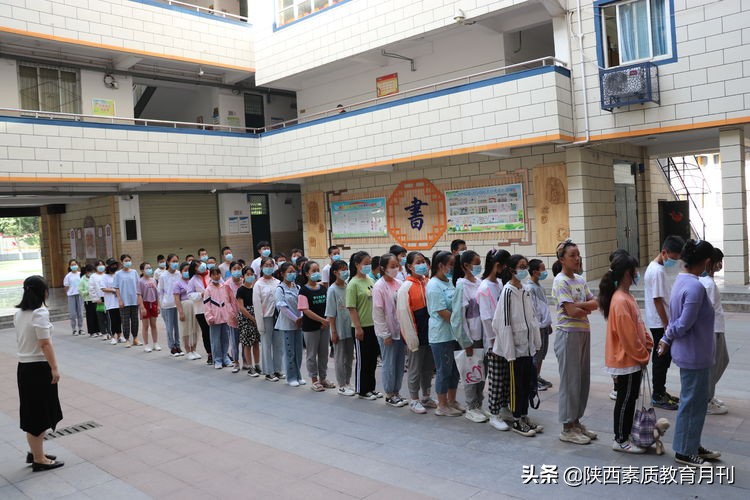 陜汽二校中學(xué)部舉辦校園開放日活動(圖6) 陜汽二校中學(xué)部舉辦校園開放日活動(圖6)