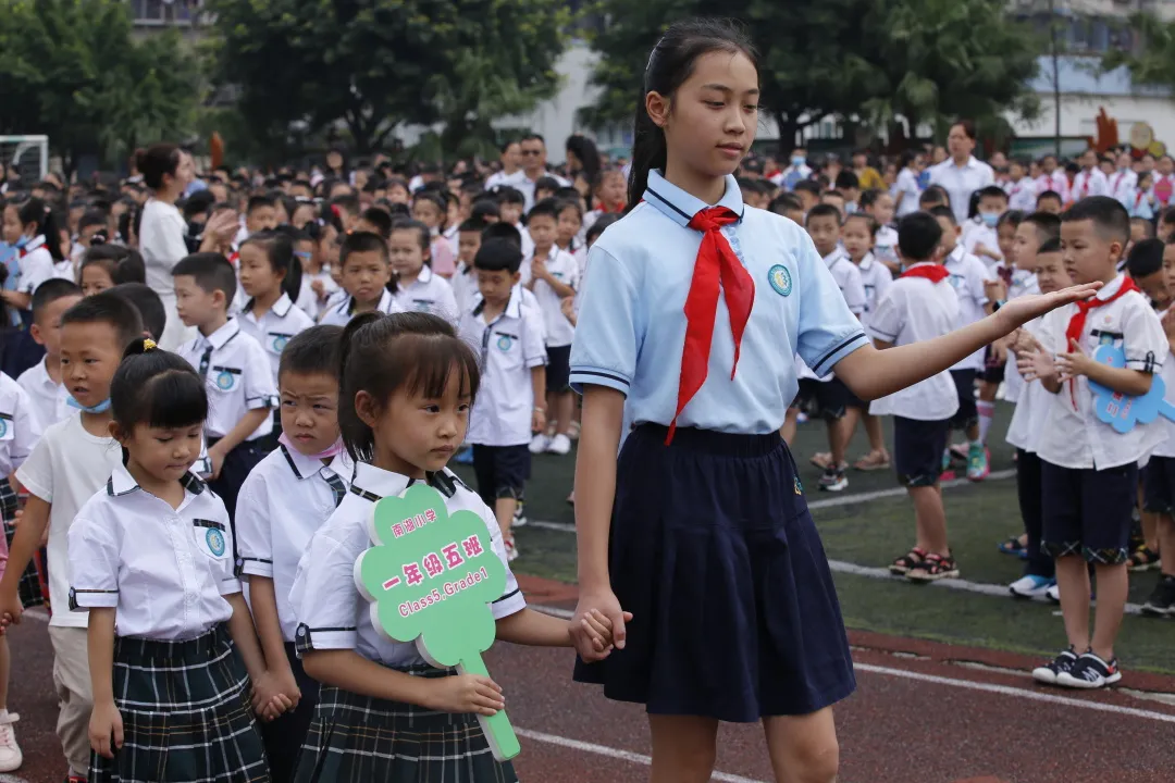 关于四叶娃在天府新区南湖小学一场爱的旅程