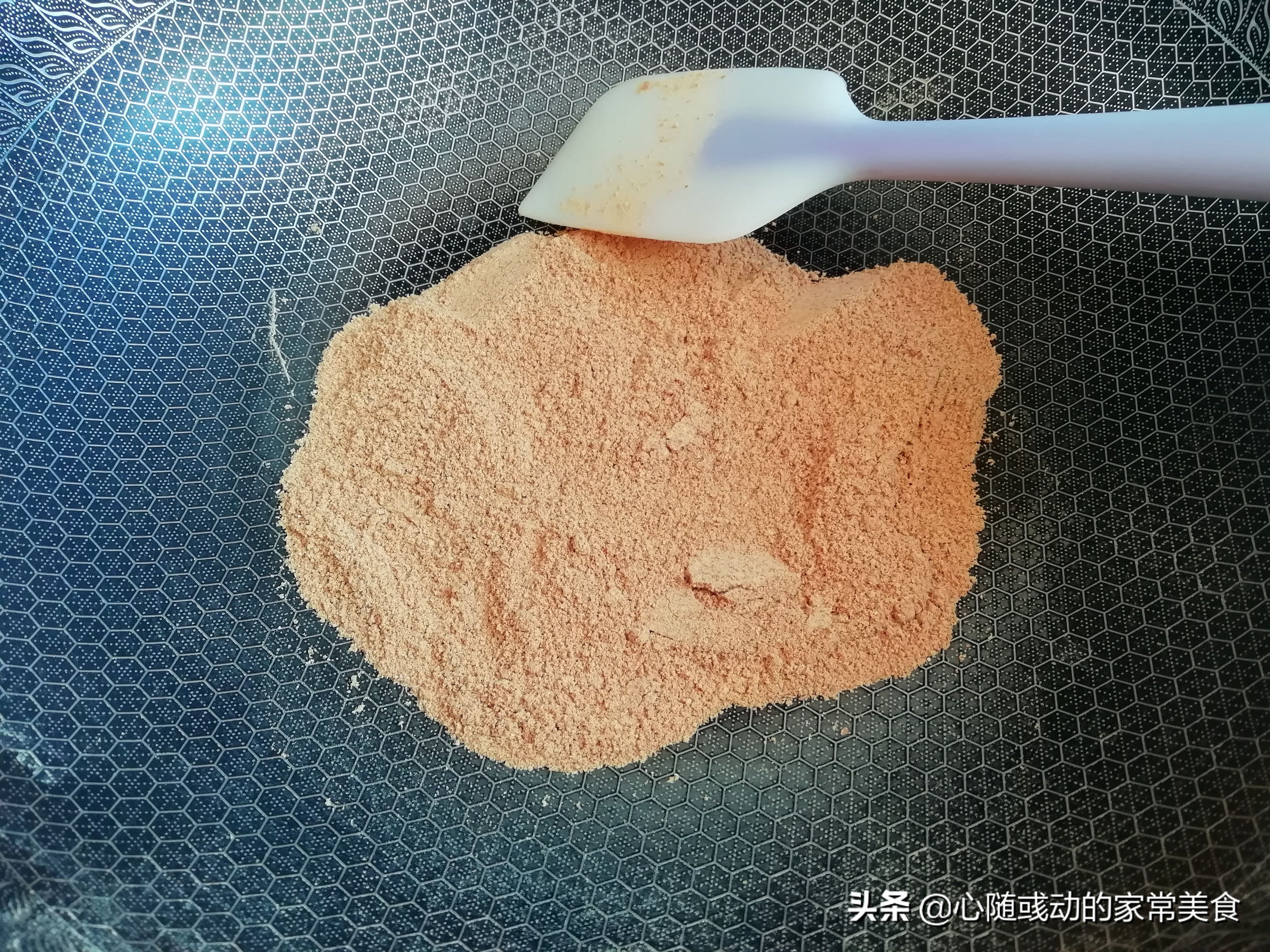 開春後，多做這個吃，不煎不炸，蒸一蒸裹上一物就能吃，香甜軟糯